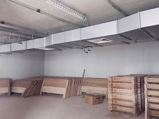 2、家具平衡養(yǎng)生：以“EMC”為基準，研發(fā)出多功能平衡干燥機，用于家具半成品的恒溫恒濕平衡養(yǎng)生